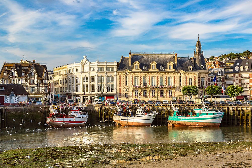 Low tide in Trouville along the tour of the Pays d'Auge